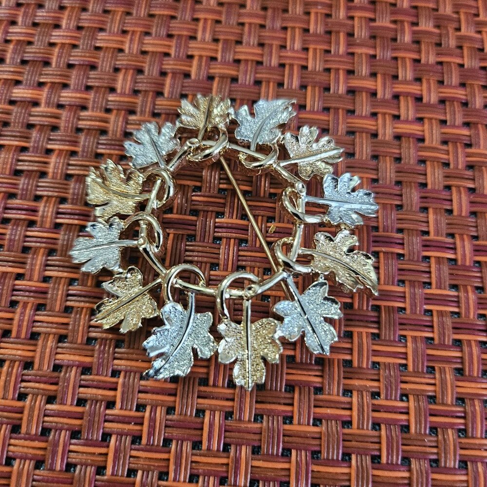 Vintage Sarah Coventry Circle Leaf Brooch